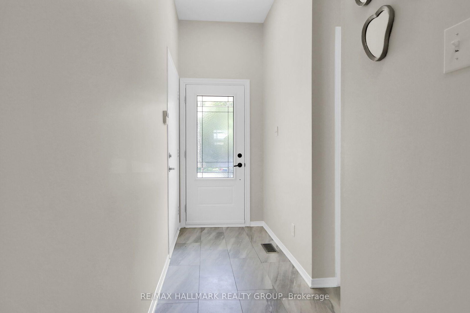 2032 Dorima Street • Ottawa, ON photo 4