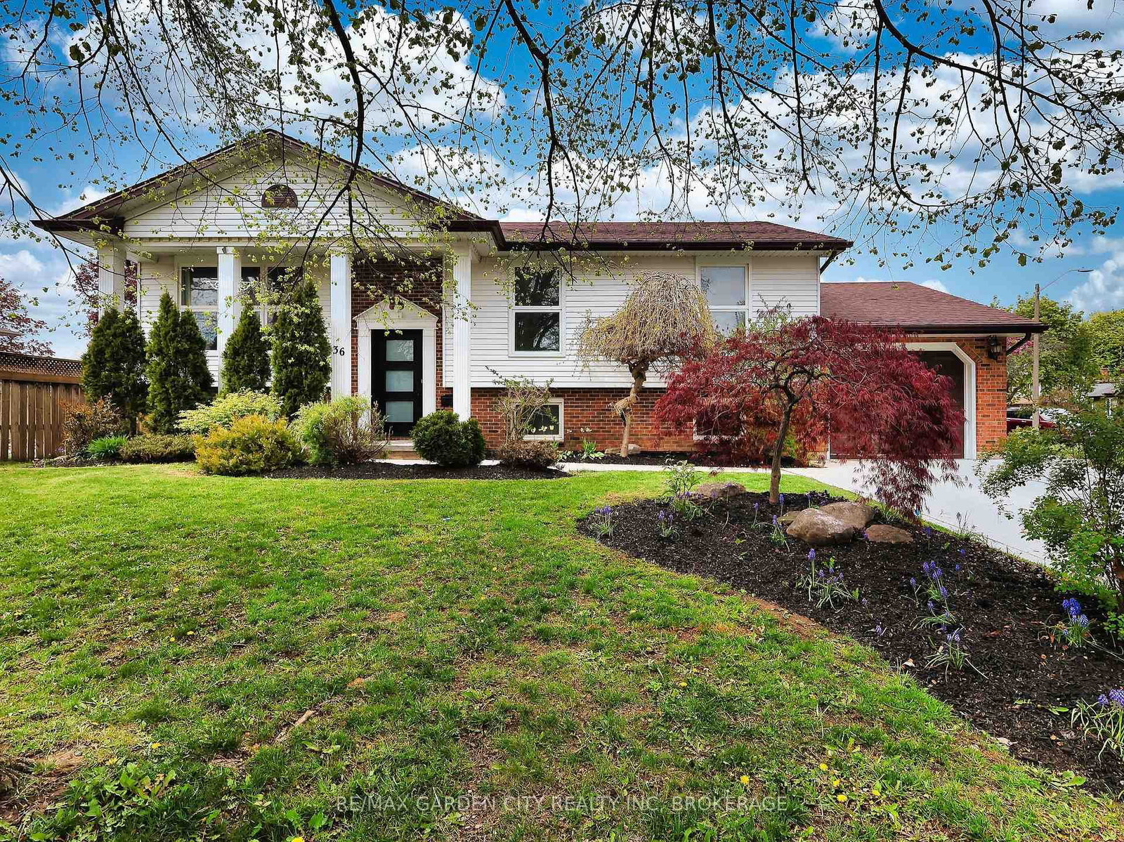 36 Rochelle Drive • St. Catharines, ON photo 2