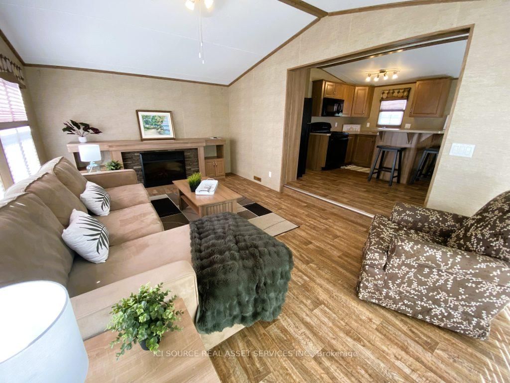 155 McCrearys Beach • #FHR506 • Perth, ON photo 4