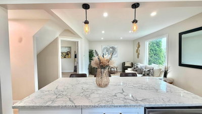 372 GRENVILLE Avenue — photo 6