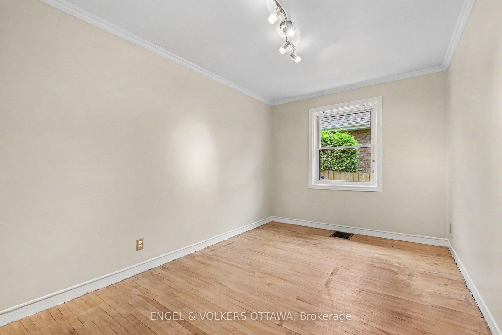 325 Summit Avenue • Ottawa, ON photo 14