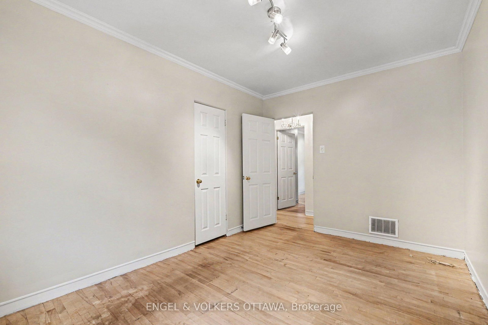 325 Summit Avenue • Ottawa, ON photo 15