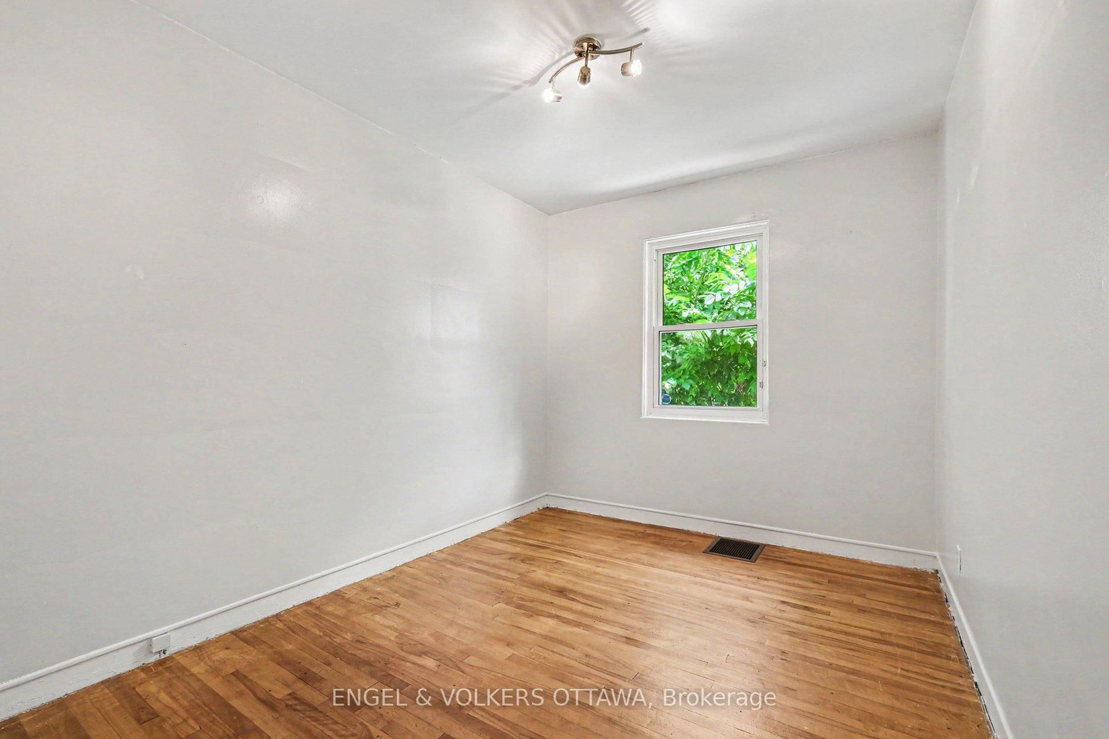 325 Summit Avenue • Ottawa, ON photo 18