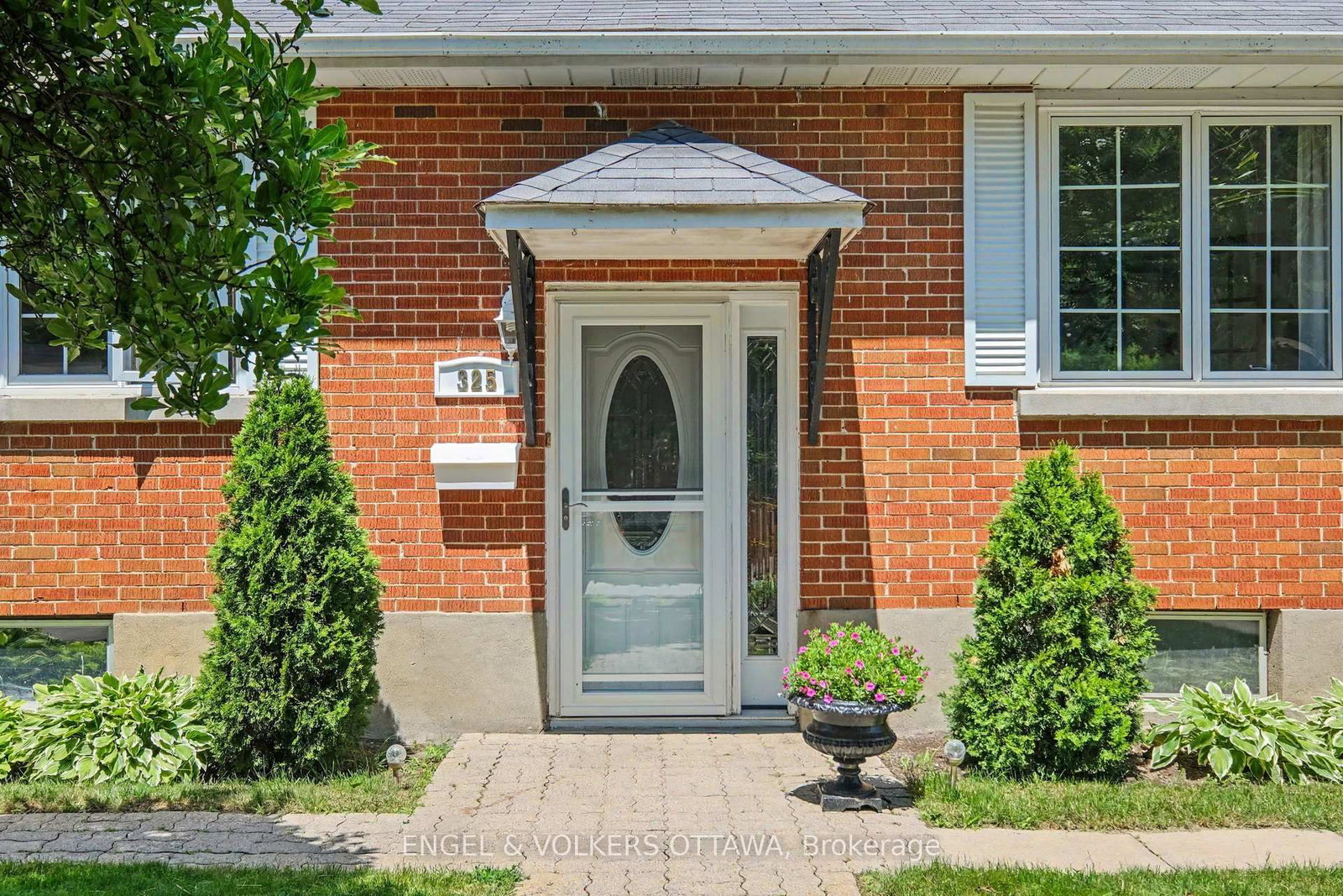 325 Summit Avenue • Ottawa, ON photo 4
