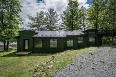 1452 Leggat Lake Road — photo 3