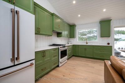 1452 Leggat Lake Road — more photos