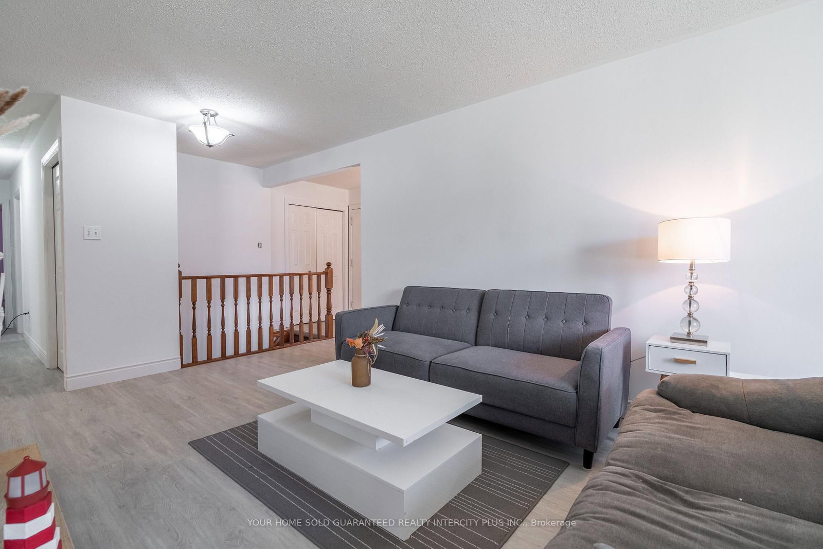 19 Windsor Drive — photo 4