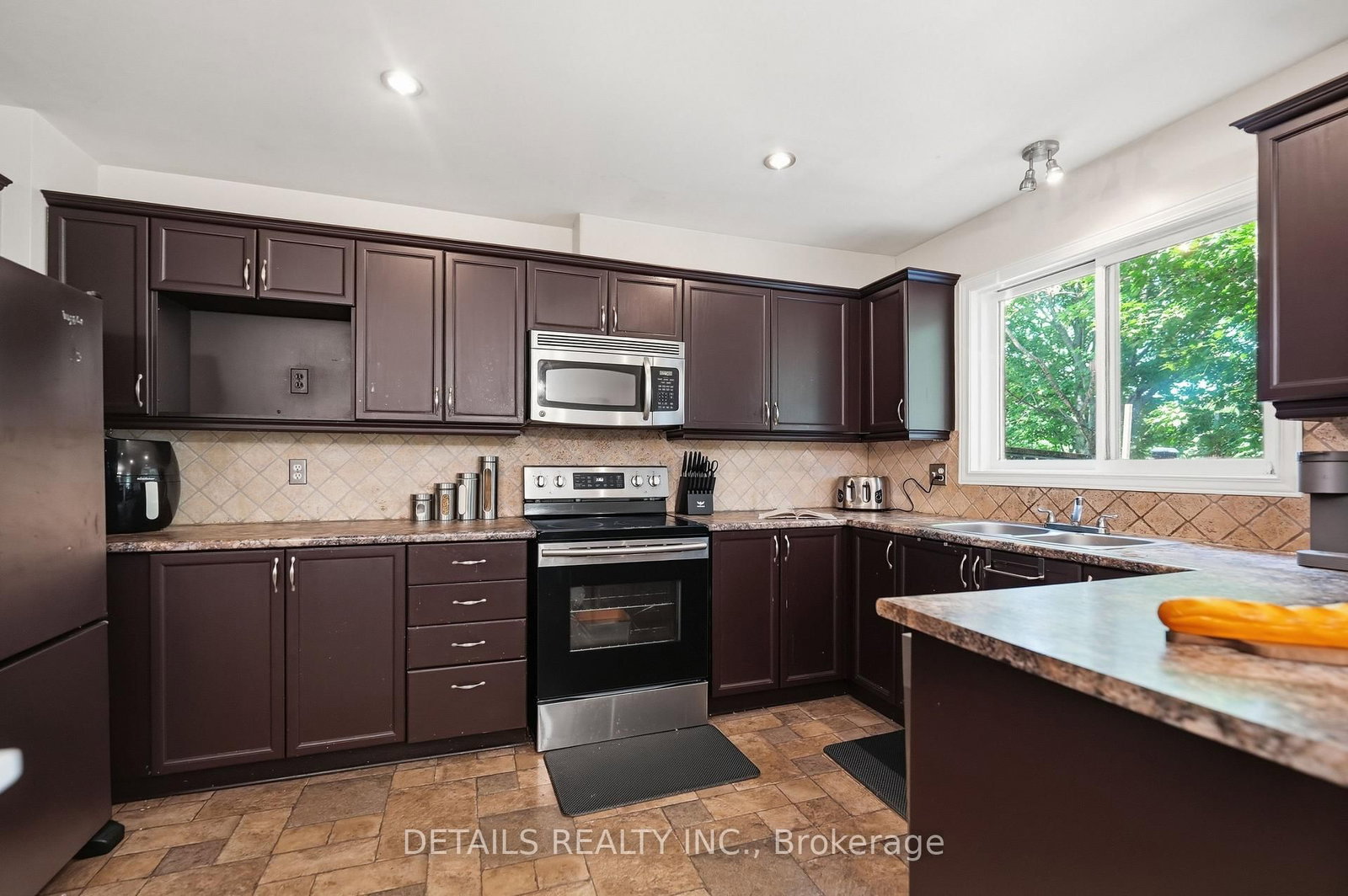 24 Southport Drive • Ottawa, ON photo 18