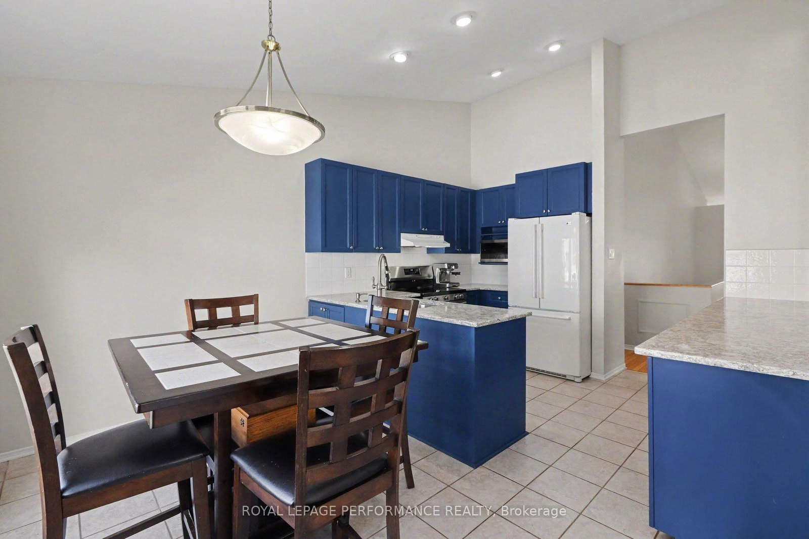 2110 Ricardo Street • Ottawa, ON photo 8