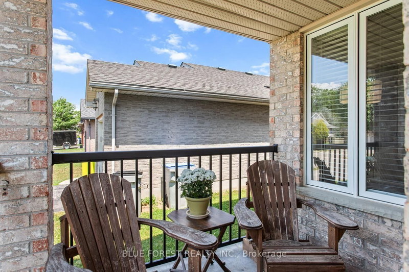 51 Hickory Boulevard W