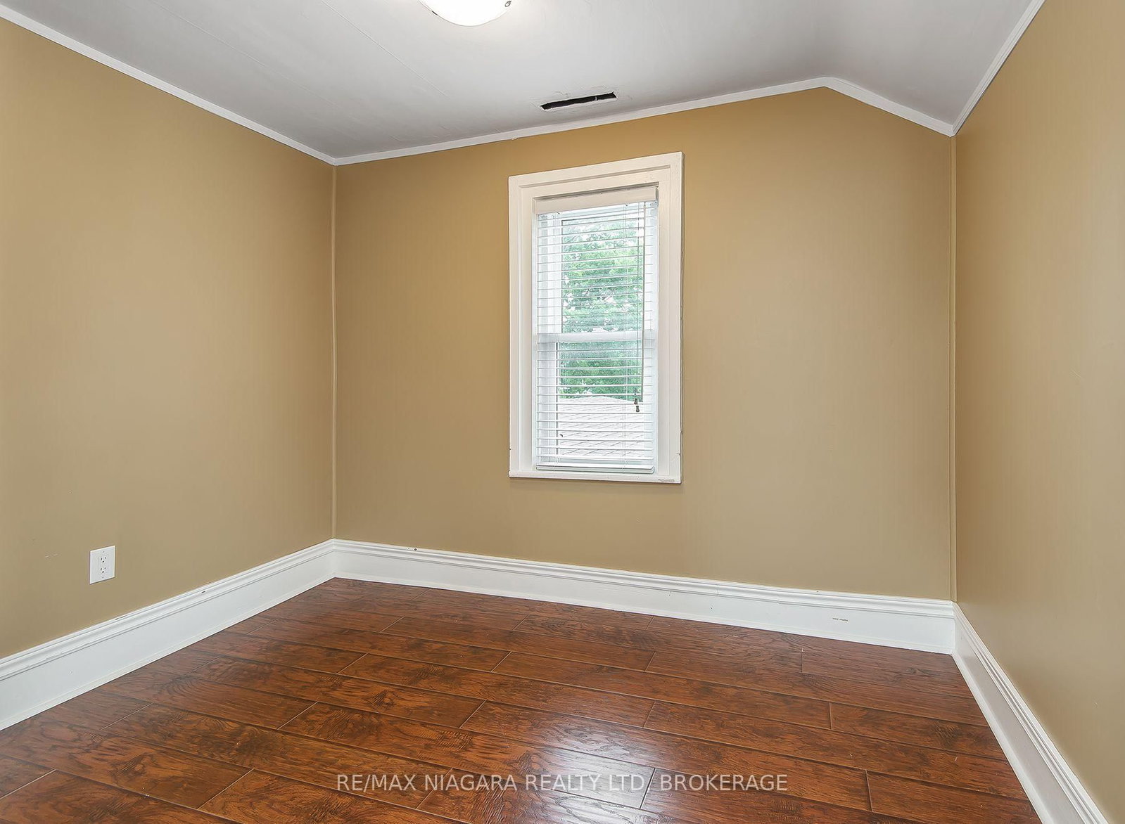 170 Hellems Avenue E • Welland, ON photo 16