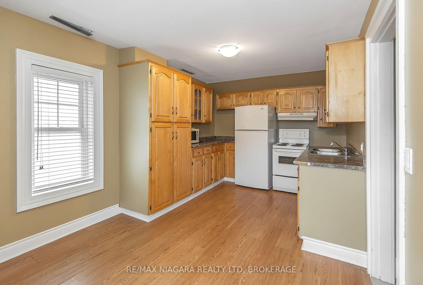 170 Hellems Avenue E • Welland, ON photo 25