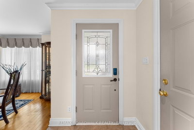 60 Dr Gordon Crescent — photo 4