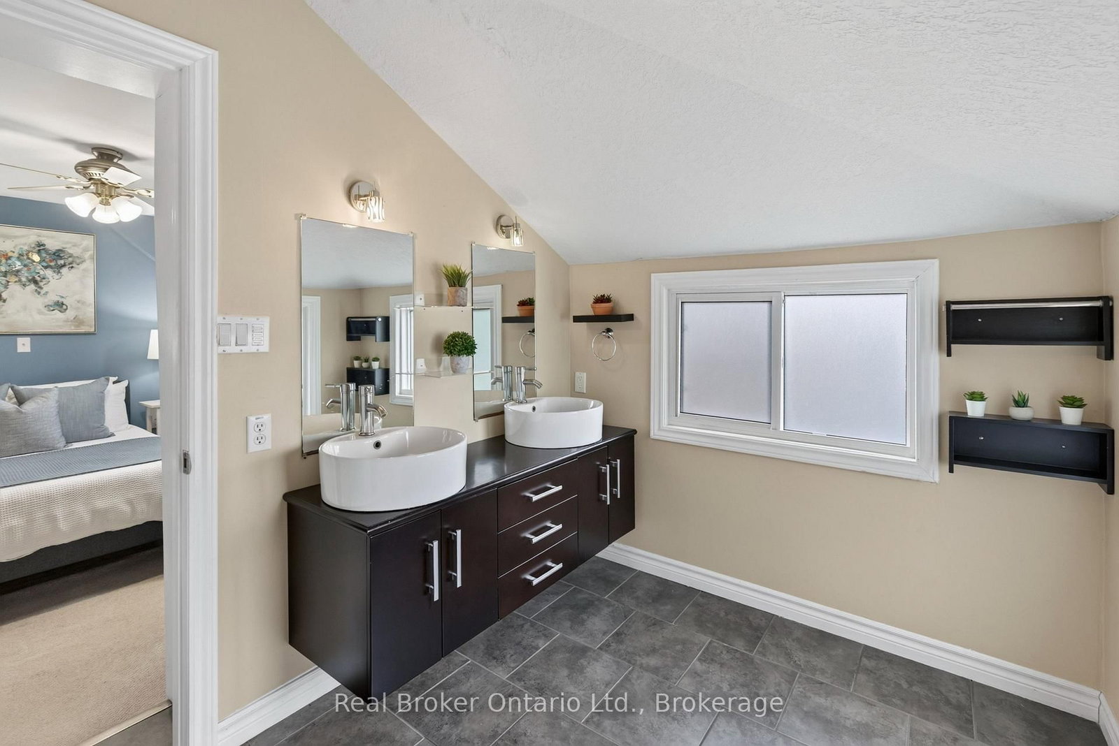 2 Herlan Avenue • Kitchener, ON photo 24