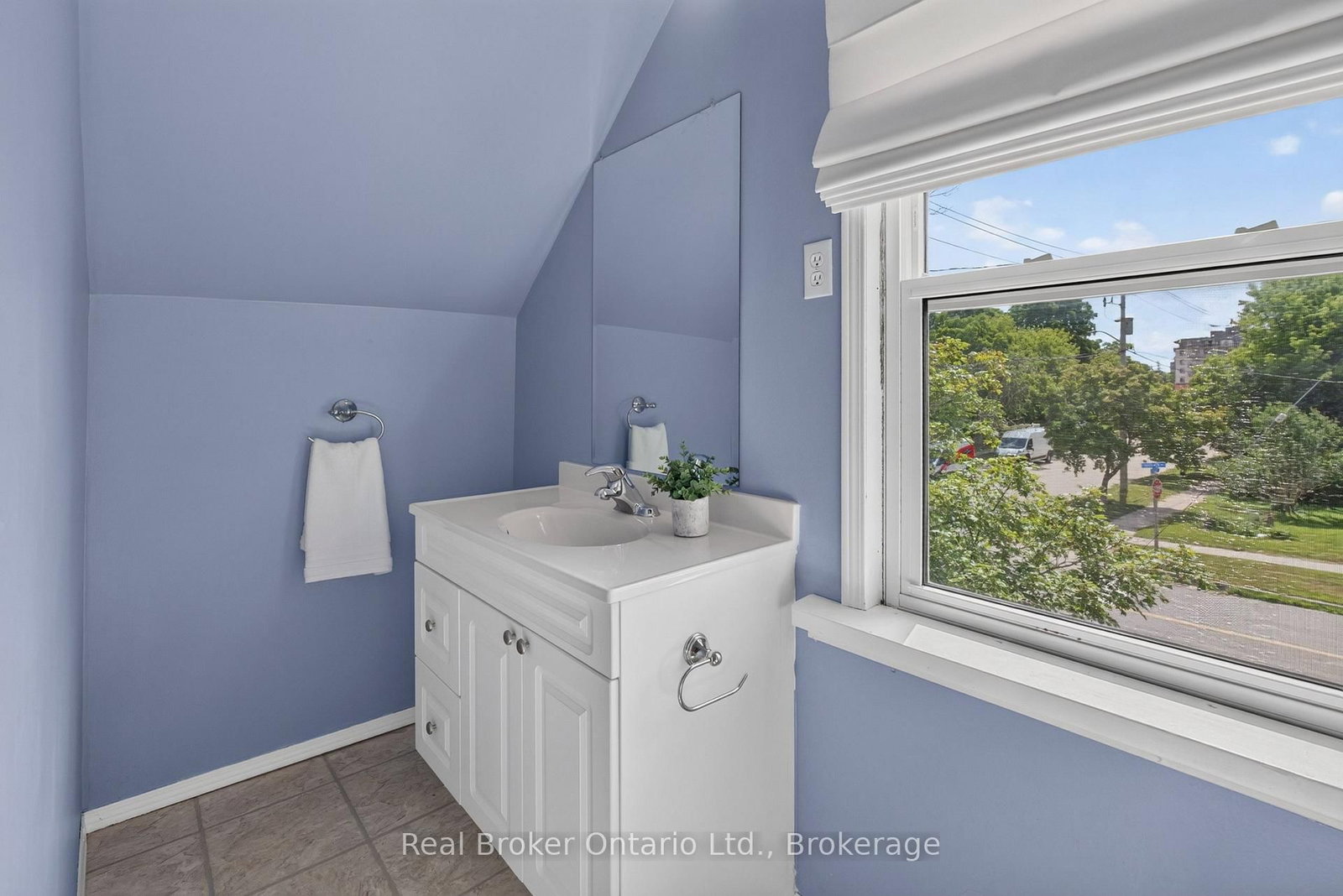 2 Herlan Avenue • Kitchener, ON photo 29
