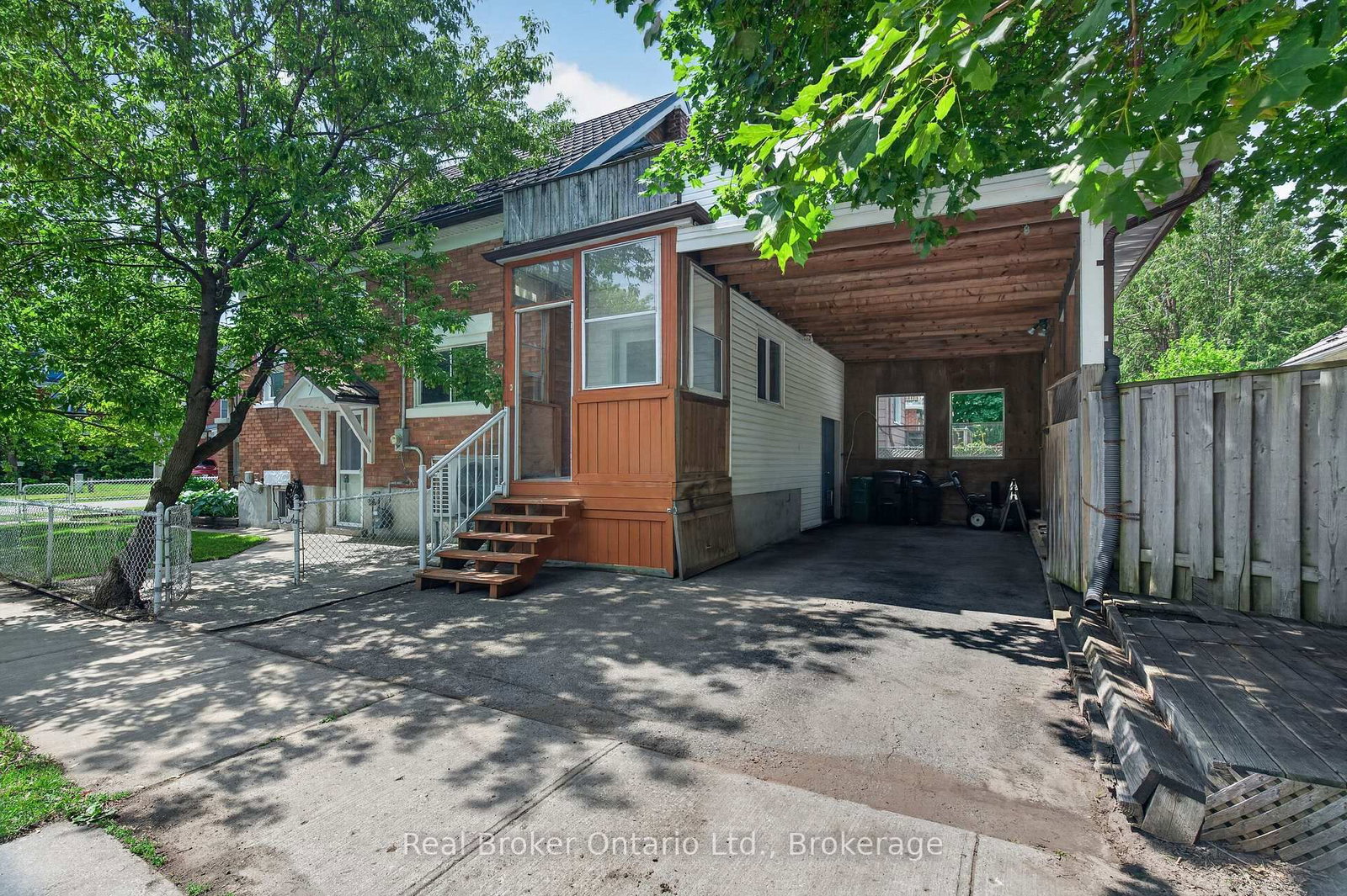 2 Herlan Avenue • Kitchener, ON photo 5