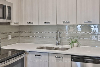 Unit 1104 — 150 Main Street W — more photos