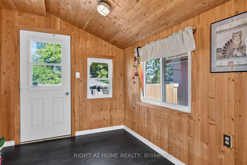 541 River Road S