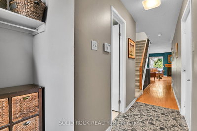 74 Pickwick Drive — photo 4