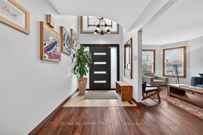 6 Regal Drive — photo 4