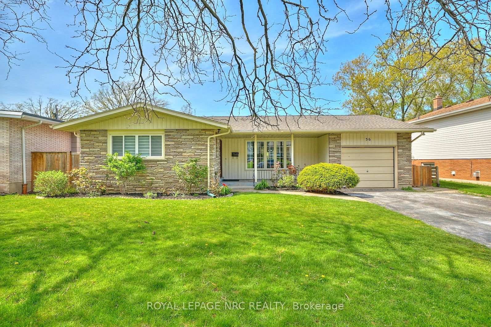 Detached House for sale at 36 Valerie Drive, St. Catharines, Ontario, L2T 3G5 - Glendale/Glenridge - MLS: X13546886