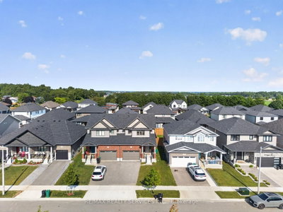 138 Woodberry Crescent • Woolwich, ON photo 4