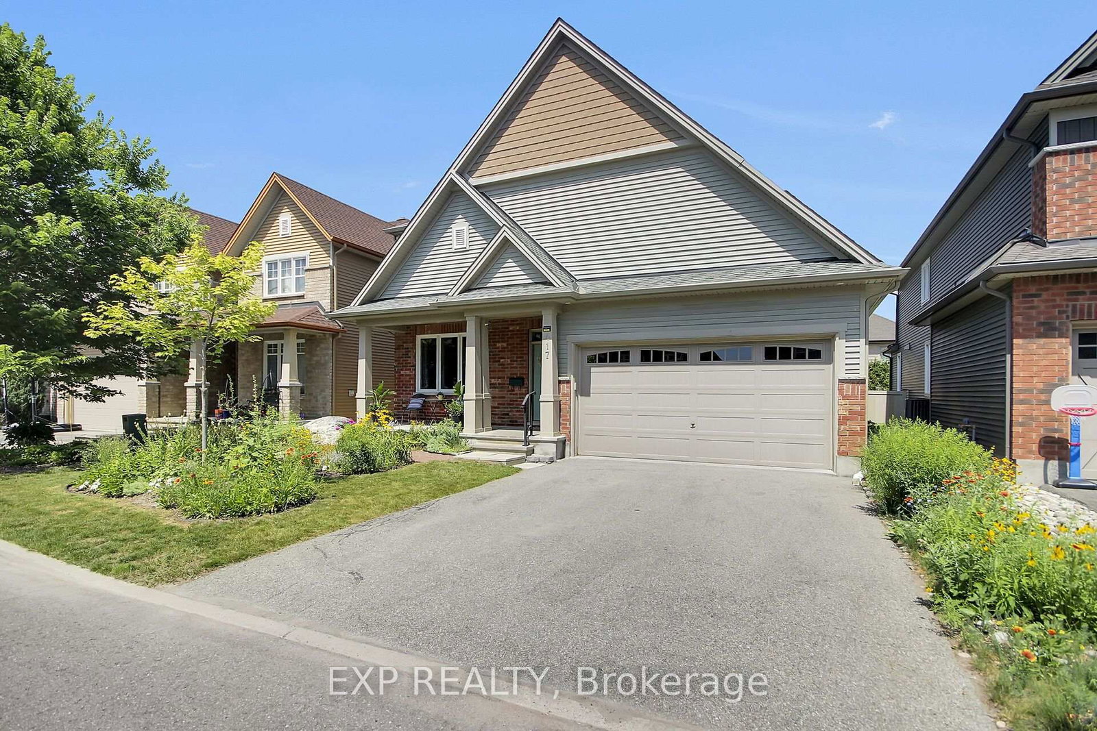 417 Charing Cross Way • Ottawa, ON photo 1