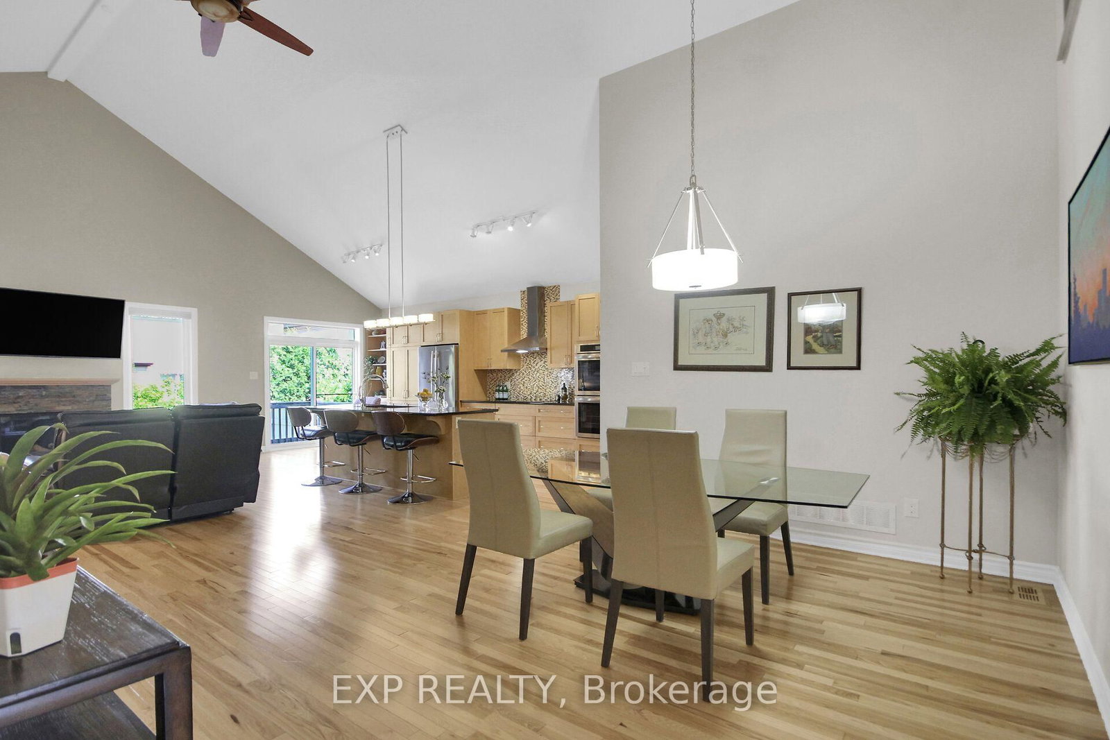 417 Charing Cross Way • Ottawa, ON photo 11