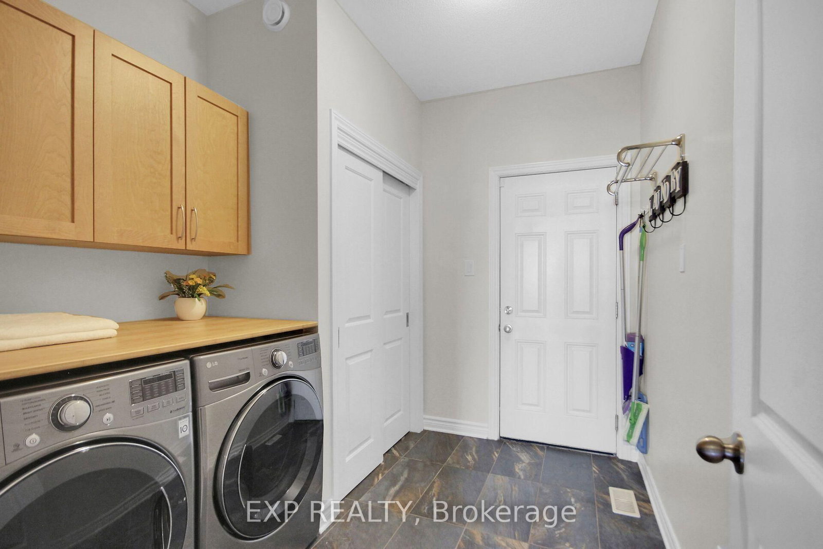 417 Charing Cross Way • Ottawa, ON photo 22