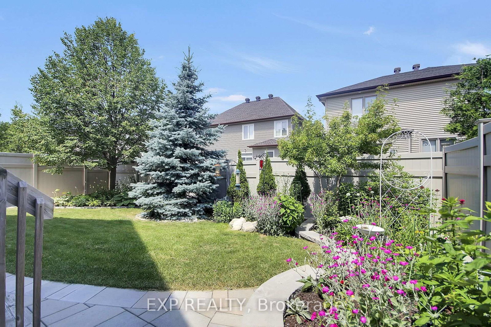 417 Charing Cross Way • Ottawa, ON photo 47