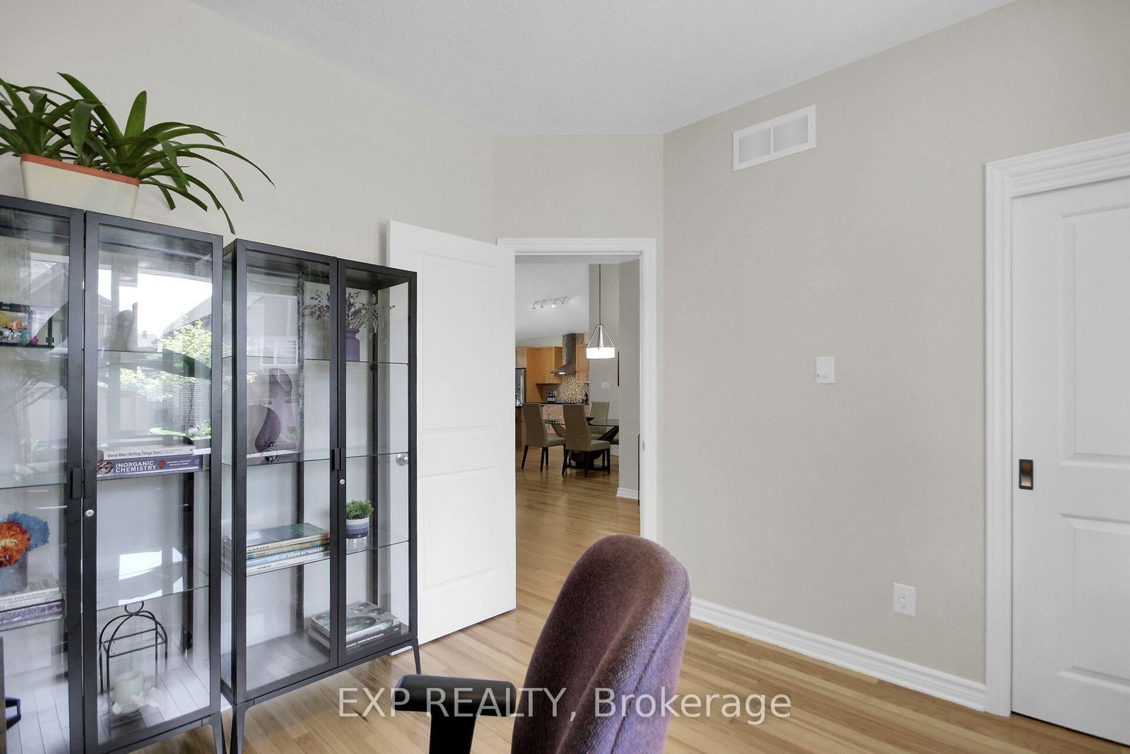 417 Charing Cross Way • Ottawa, ON photo 8