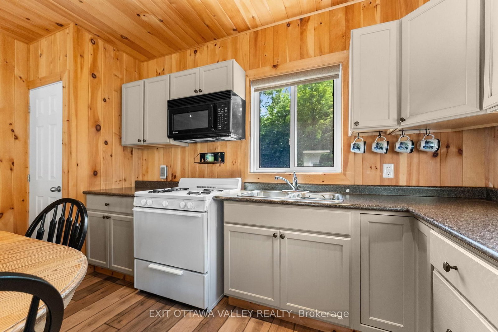 495 Gravel Pit Lane • Coe Hill, ON photo 11