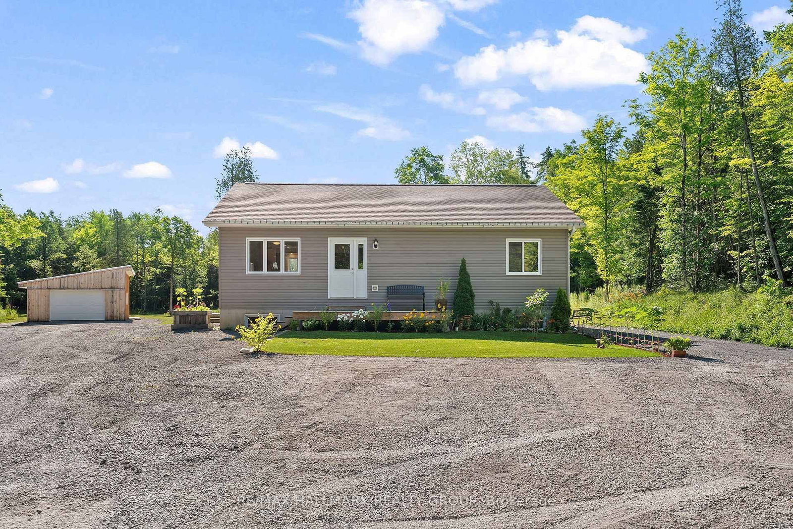 466 W Stewartville Road • White Lake, ON photo 1