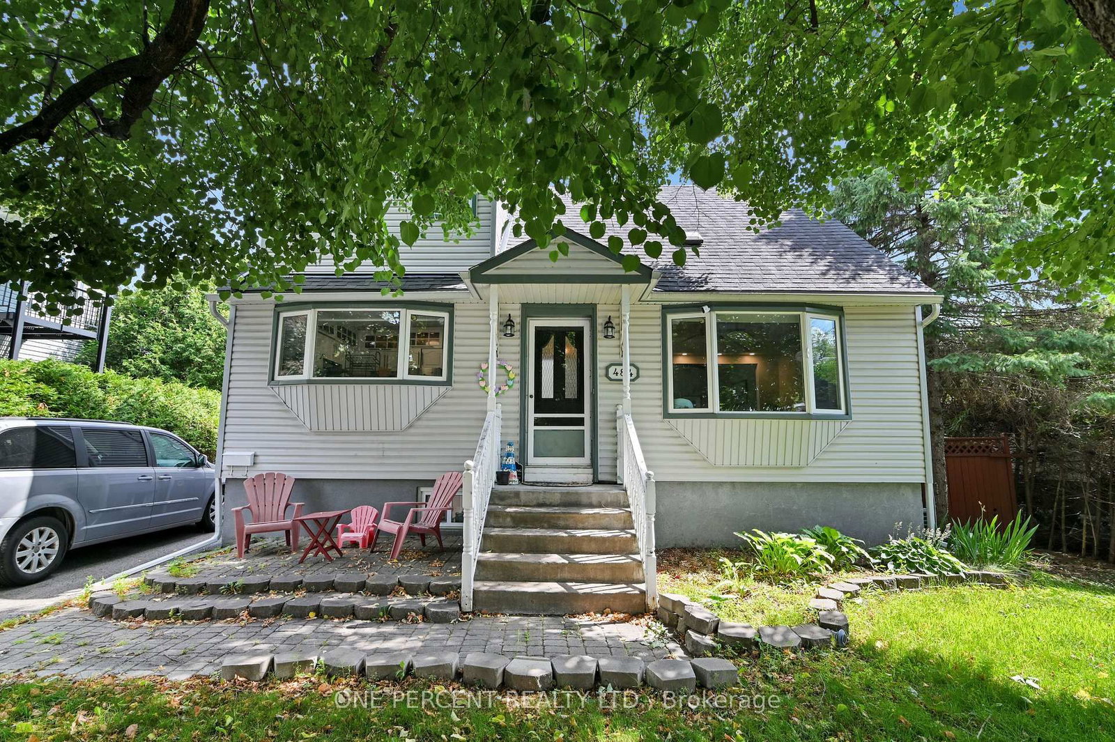 484 Mutual Street • Ottawa, ON photo 2