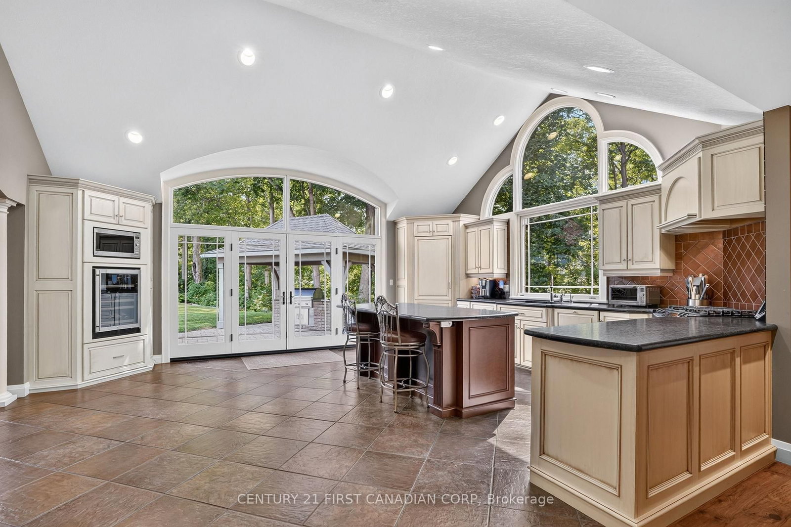 20 Stubbs Court • Tillsonburg, ON photo 11