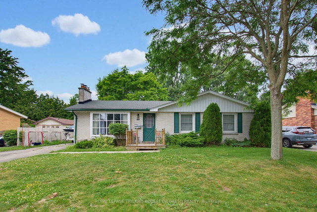 102 Honeysuckle Crescent