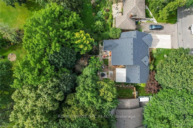 16 SPRING GARDEN Boulevard