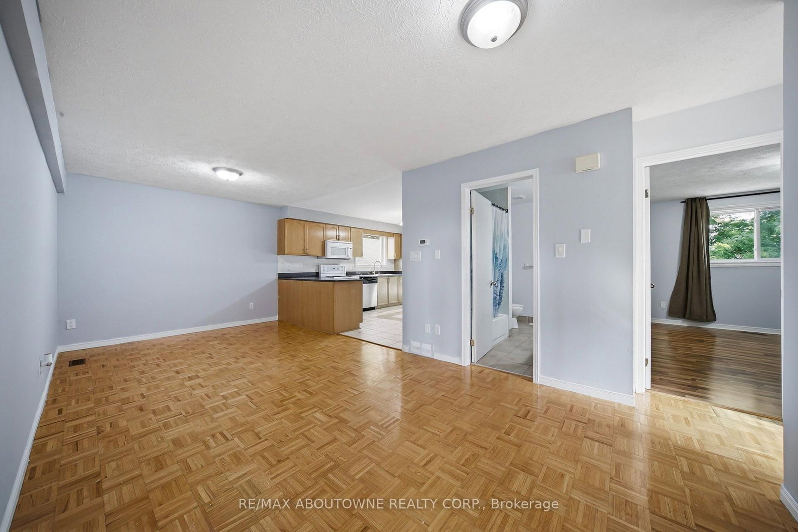 Upper - 146 Bankside Drive N, Kitchener 4