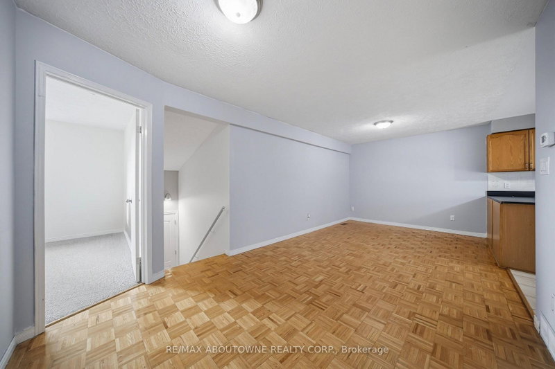 146 Bankside Dr N photo 5