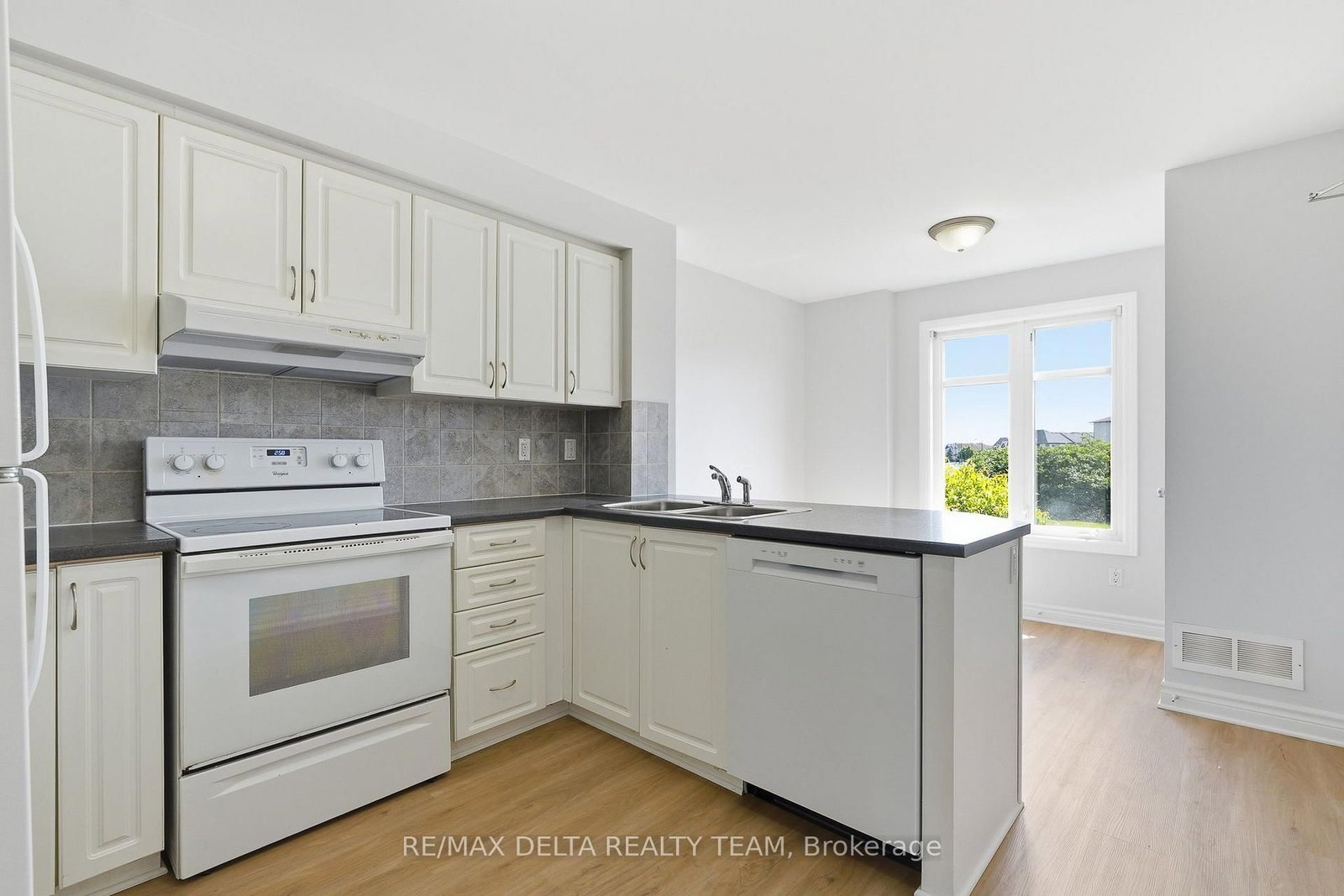2333 Esprit Drive • #121 • Ottawa, ON photo 6