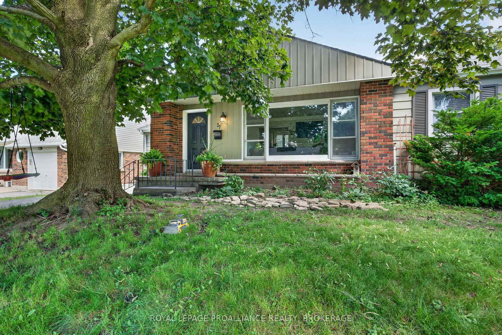 27 Elizabeth Avenue • Kingston, ON photo 1