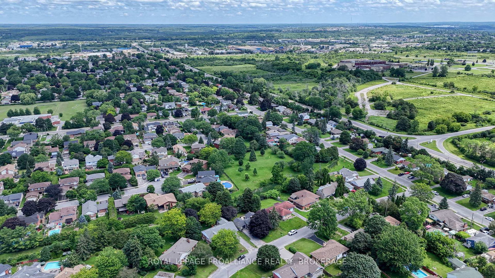 27 Elizabeth Avenue • Kingston, ON photo 42
