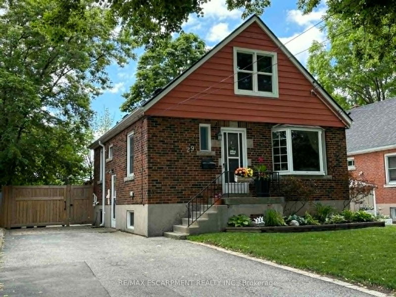 home for lease on Lower-29 East 41st Street