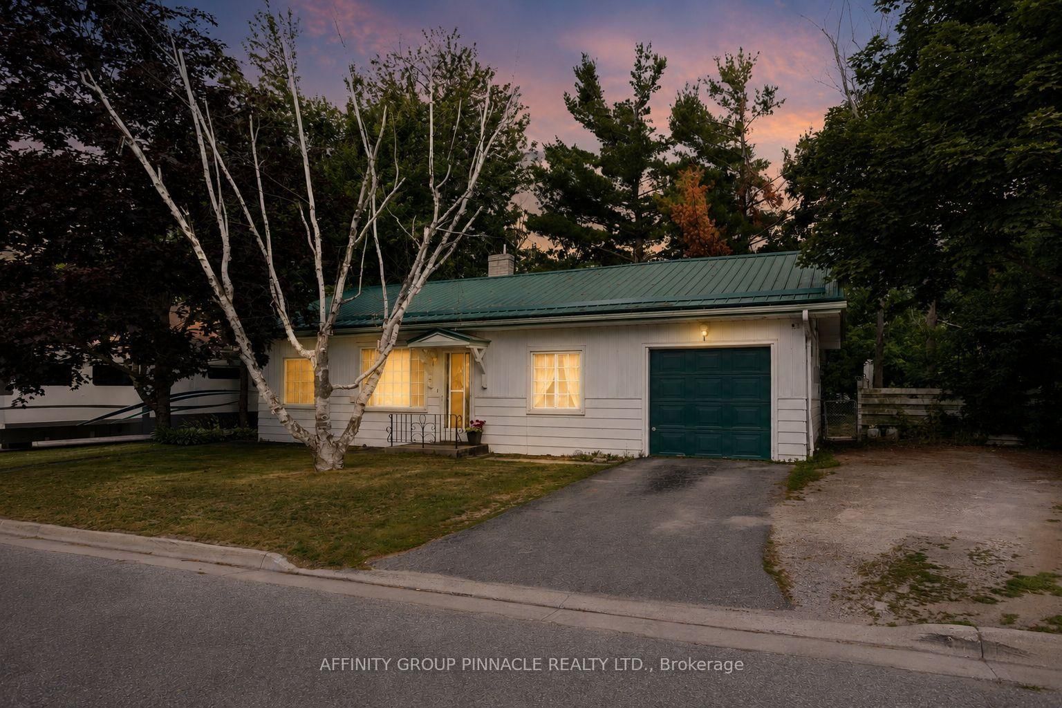 35 Clifton Street • Kawartha Lakes, ON photo 1