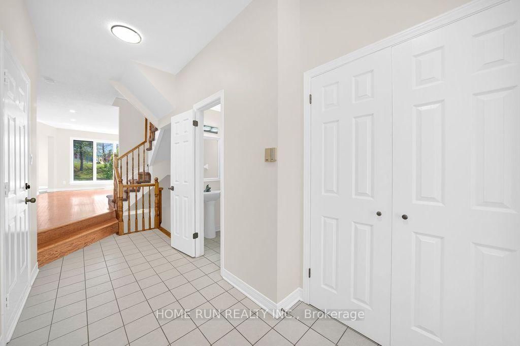 102 Kimberwick Crescent • Ottawa, ON photo 2