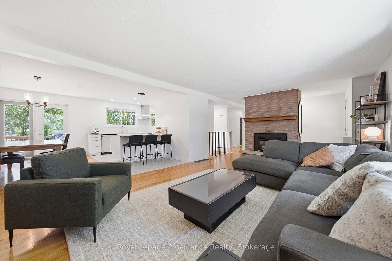 41 WALTER Avenue • Quinte West, ON photo 16