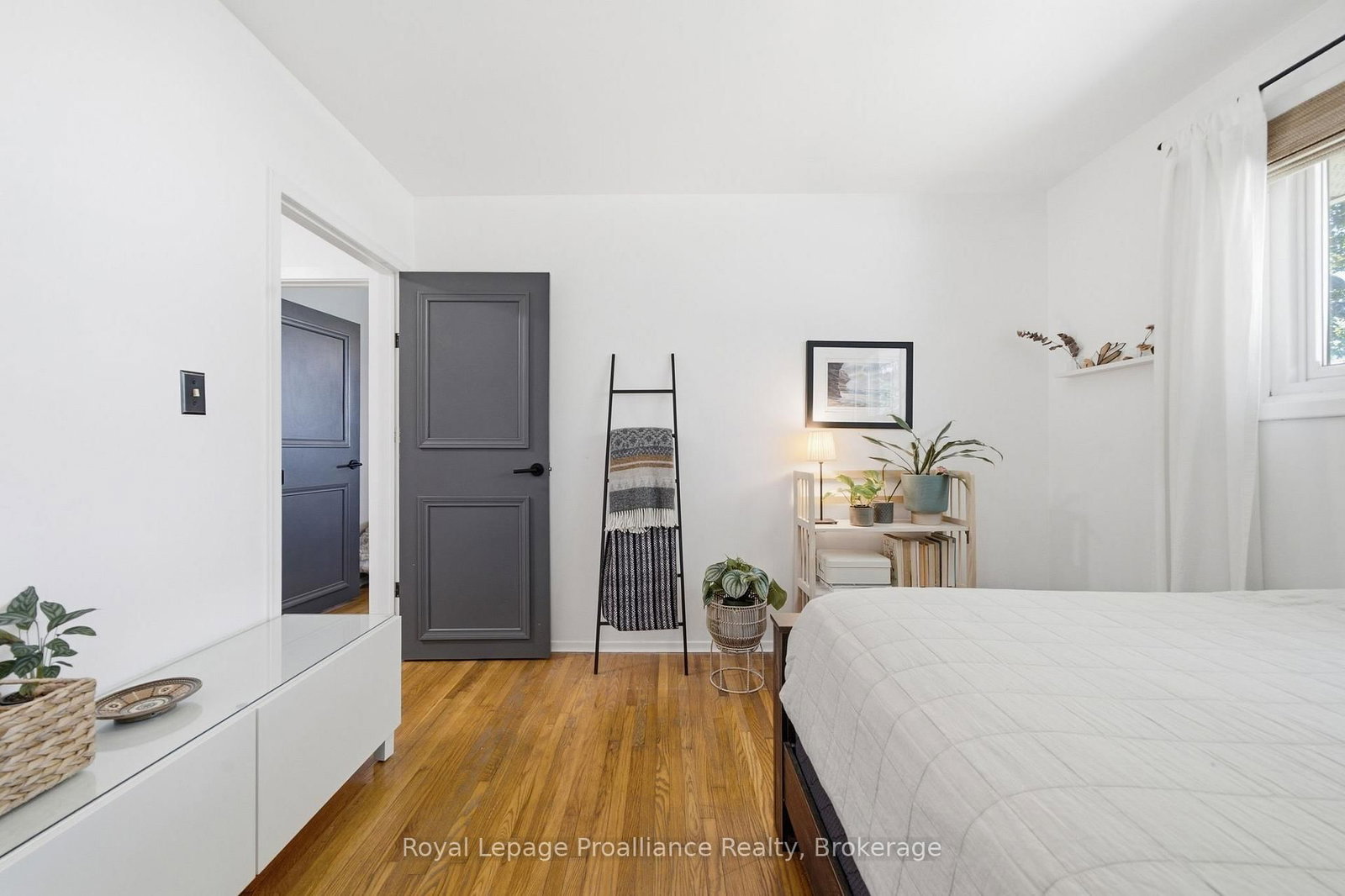 41 WALTER Avenue • Quinte West, ON photo 24