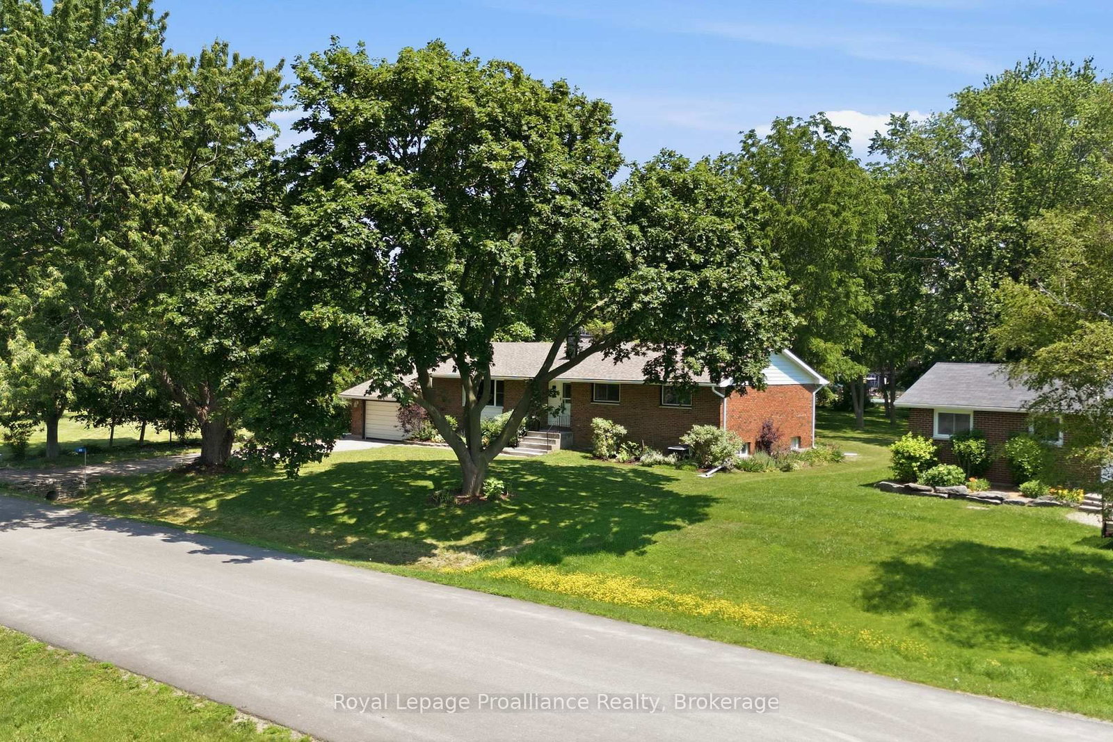 41 WALTER Avenue • Quinte West, ON photo 3