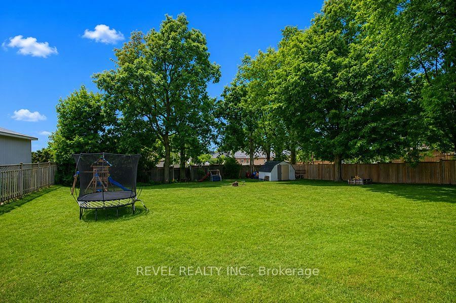 41 Pinehill Drive • Brantford, ON photo 27
