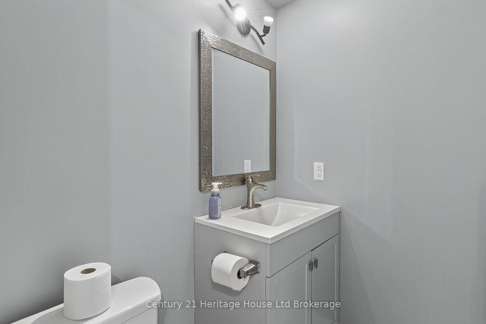 644 Hummingbird Crescent • Woodstock, ON photo 35